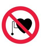 Запрещается работа (присутствие) людей со стимуляторами сердечной деятельности (Пленка 200 x 200) фото 1