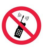 Запрещается пользоваться мобильным (сотовым) телефоном или переносной рацией (Пленка 200 x 200) фото 1